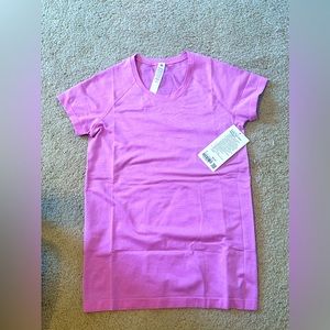 NWT Lululemon Swiftly Tech Short Sleeve 2.0 in Dahlia Mauve